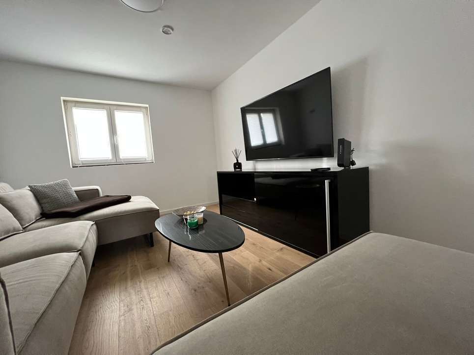"Exquisite Luxury Apartment in Cologne-Nippes with High-End Finishes and Green Views!"