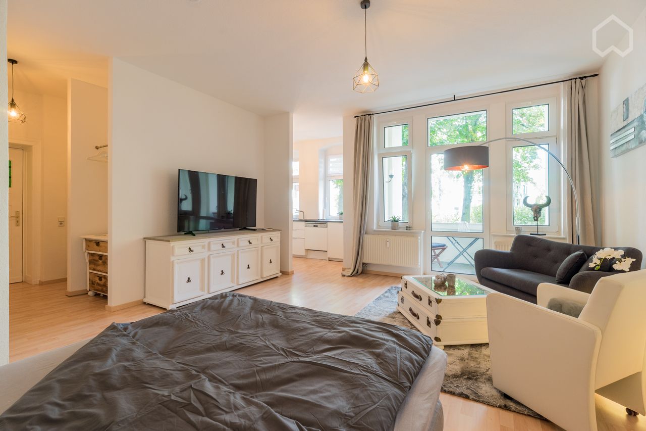Modern apartment with balcony - 10 min from Schönefeld Airport