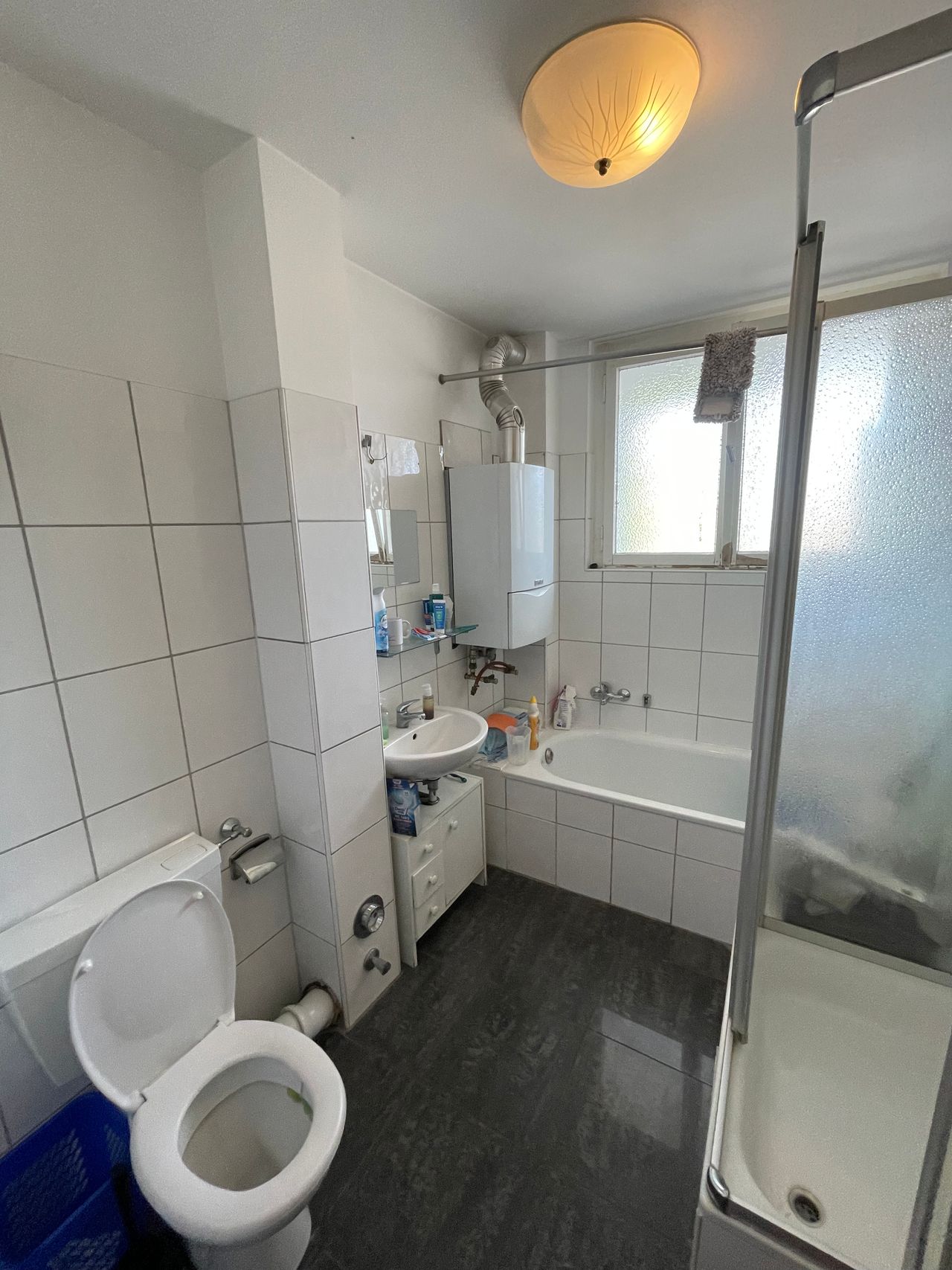 1 room available from August 2025 in a nice 2-room shared flat near Essen main station!