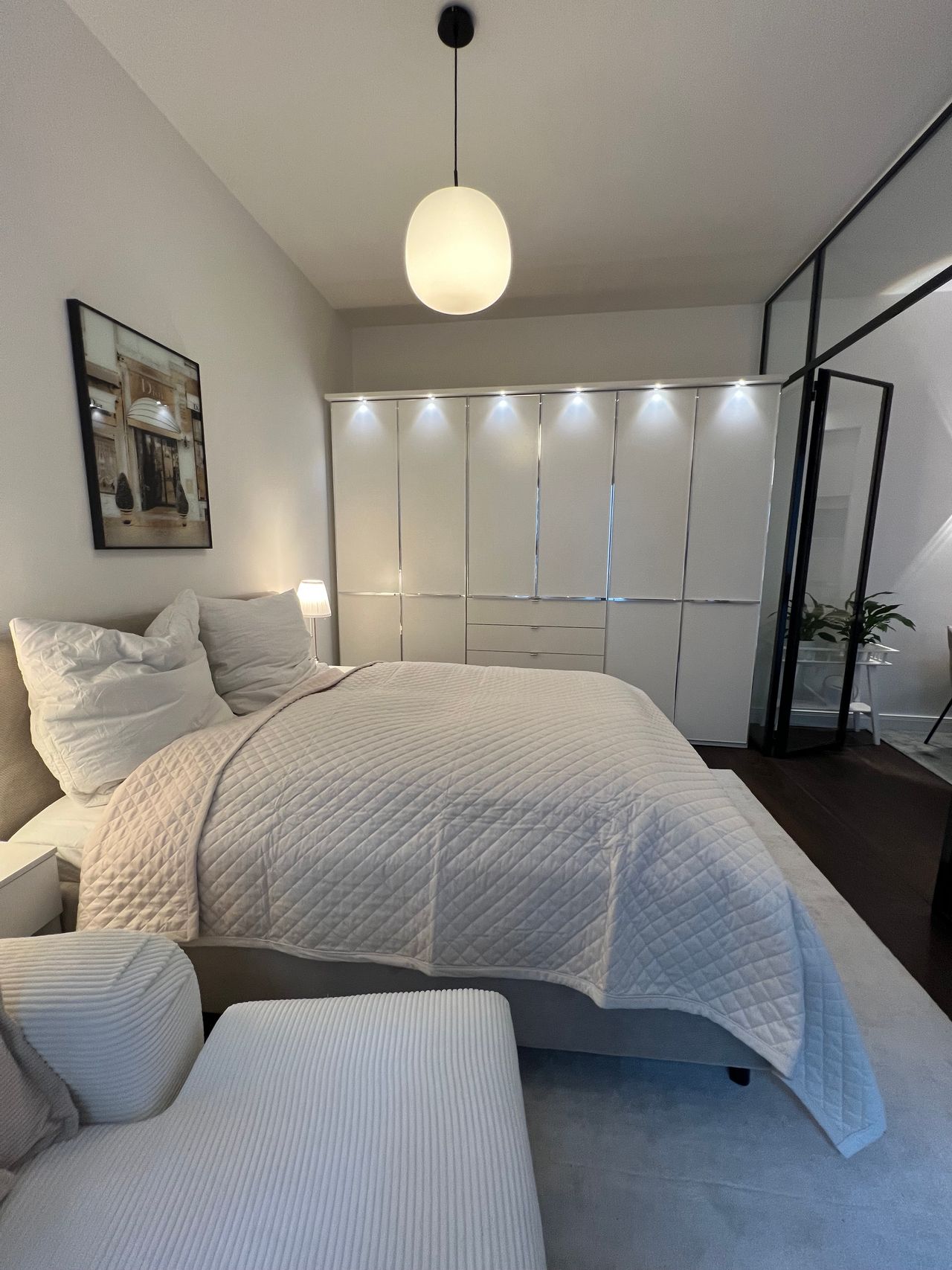 GLINT * Luxury * Live like in ADLON * Concierge * Mall of Berlin * Gendarmenmarkt * Potsdamer Place * Friedrichstraße *
