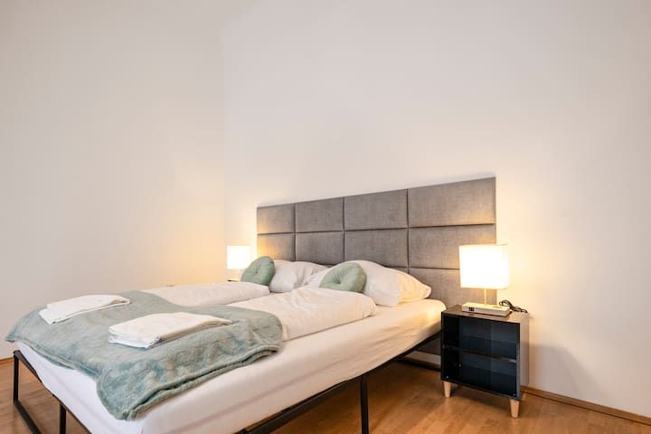 City-Linked 2BR Apartment Near Wiener Stadthalle