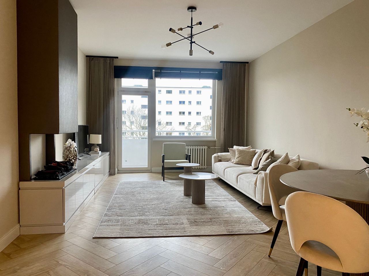 FURNISHED LIVING AT PLATZ DER LUFTBRÜCKE directly at the Viktoriapark
