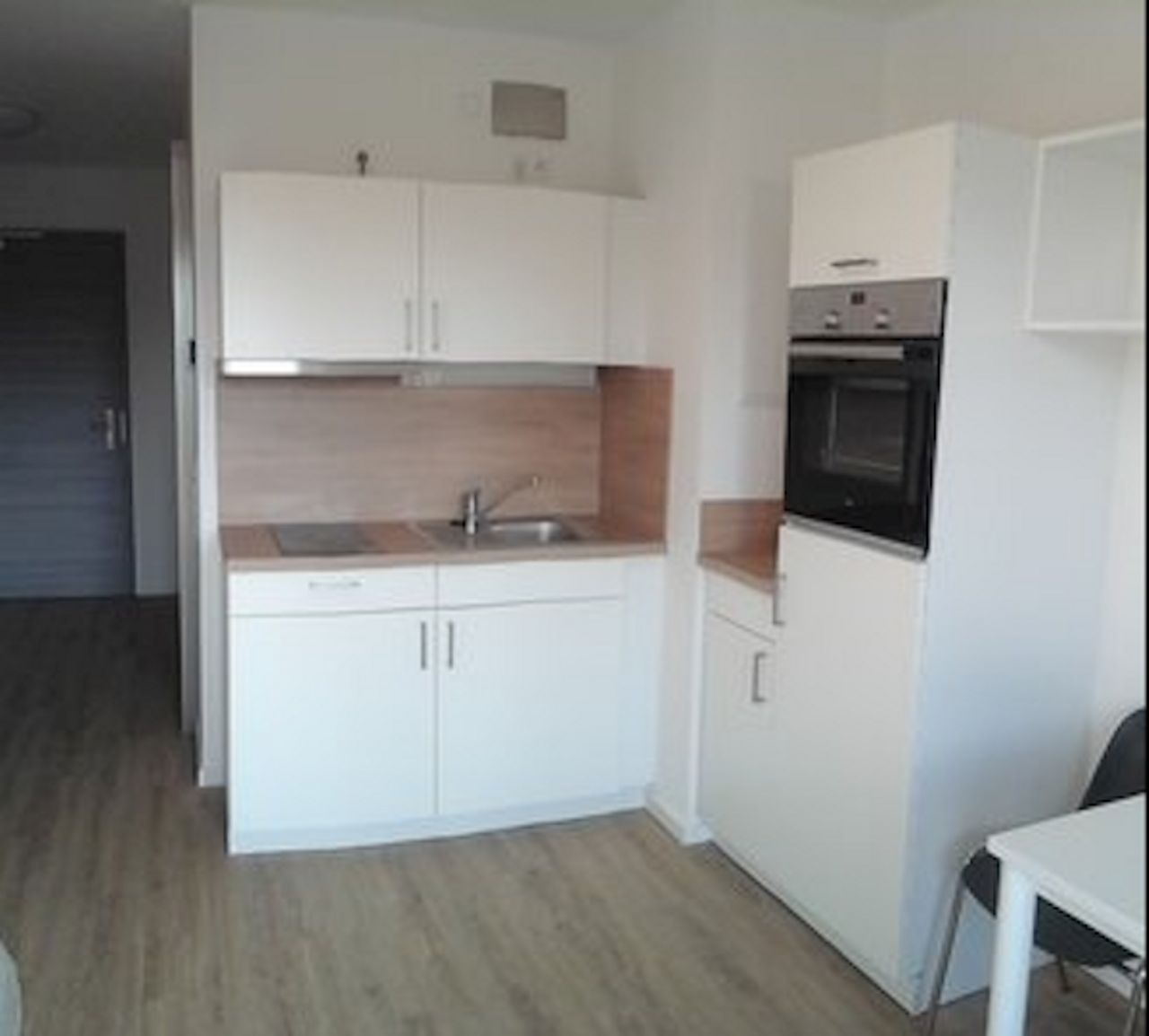 Centrally located single apartment with a balcony, accessible/ barrier-free