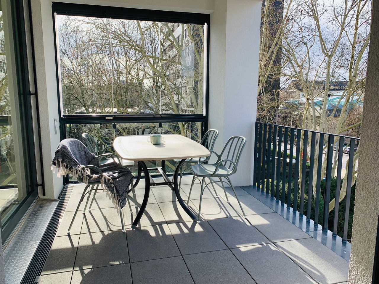 1200 sq ft LUXURIOUS SMART LOFT in CITY CENTRE  + Parking