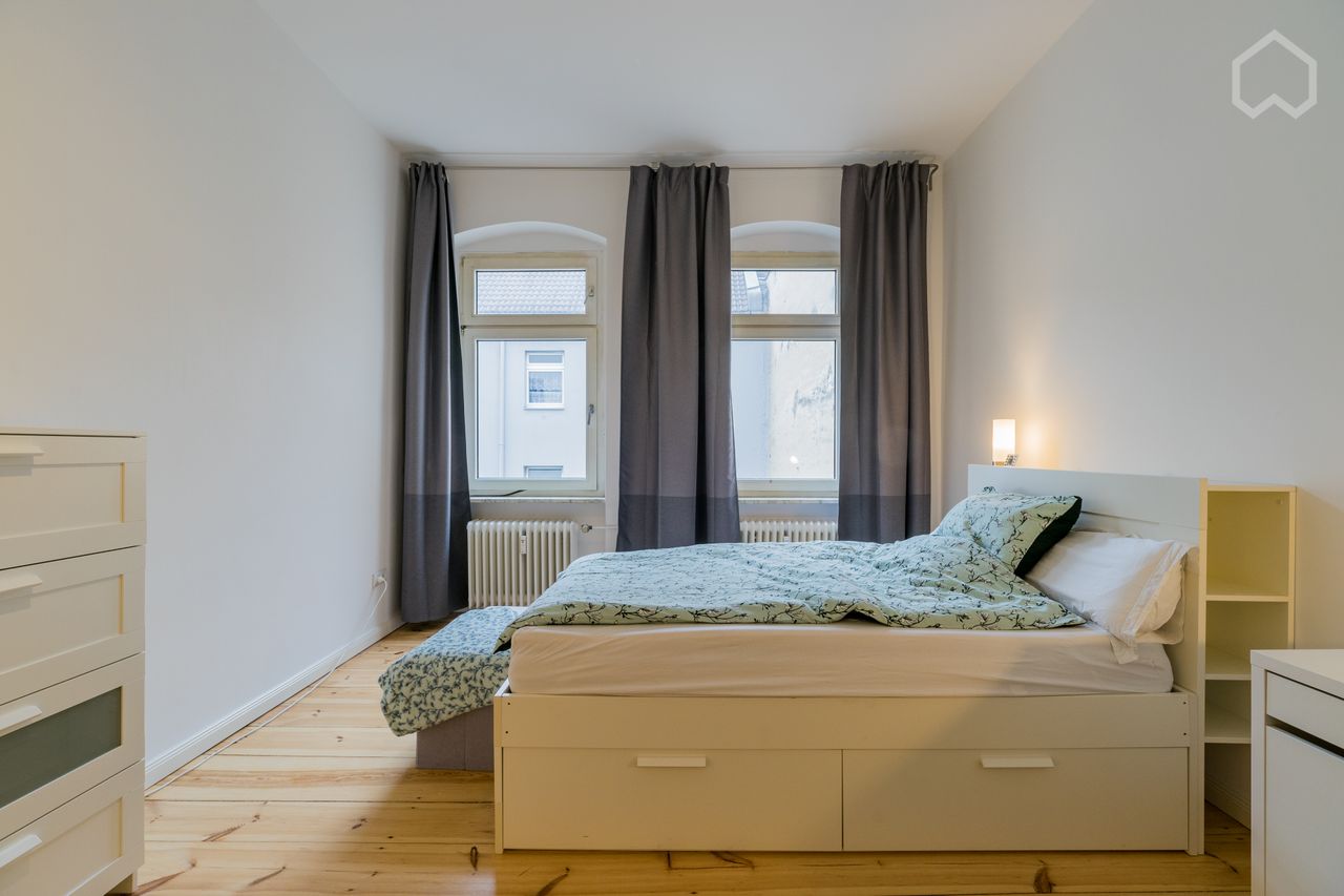 Newly renovated - 11 minutes from Alexander Platz