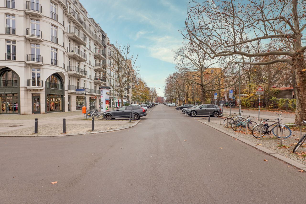 Wonderful and modern suite am Kollwitzplatz Prenzlauer Berg with underground parking place