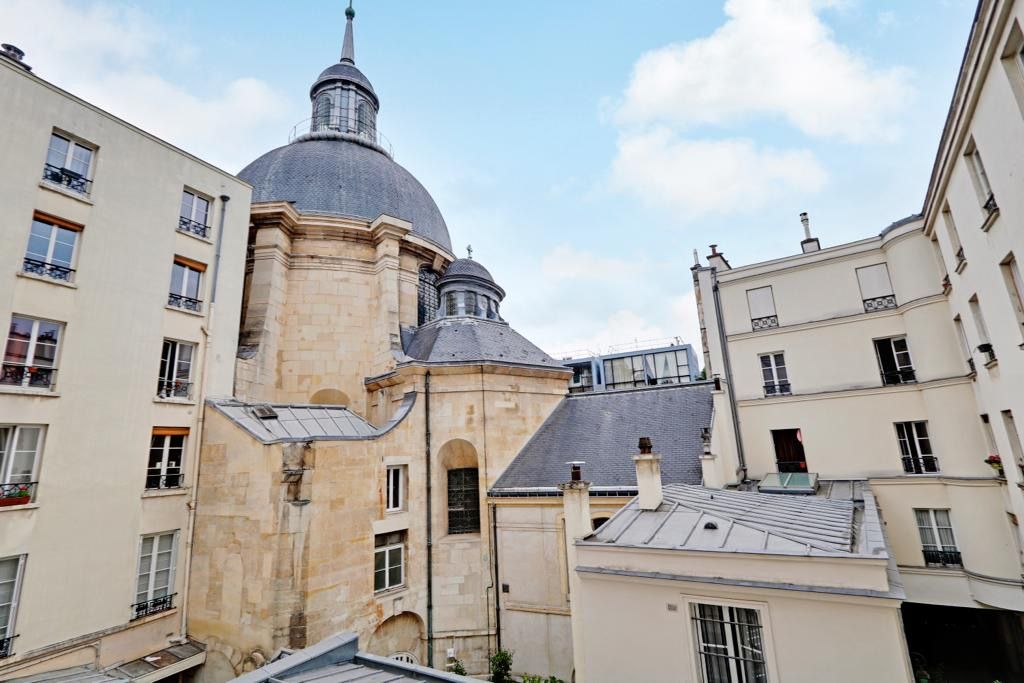 Charming, quiet flat - 1 separate bedroom - in the heart of the popular Marais district near Place des Vosges