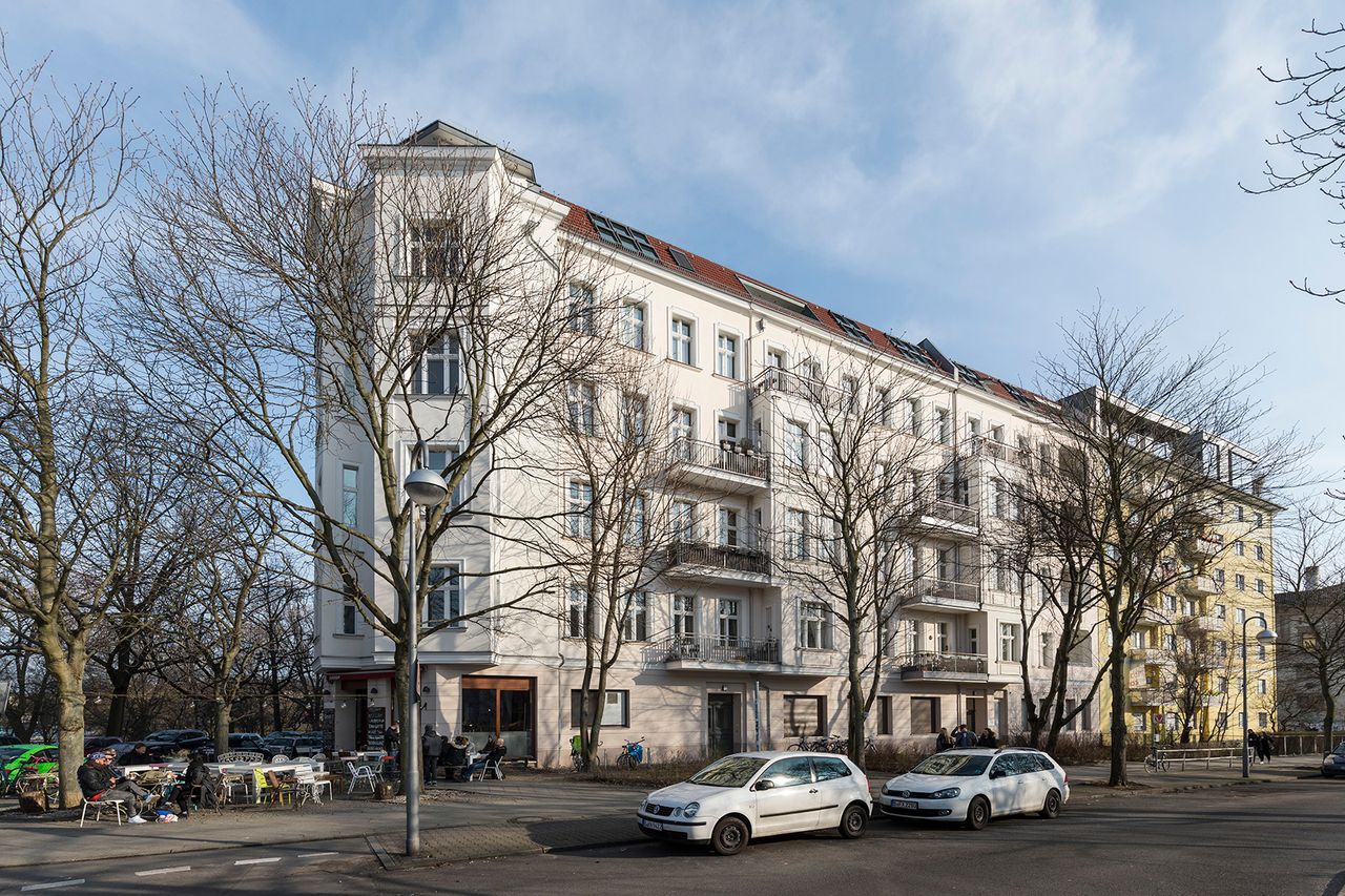 Refurbished period apartment in the heart of Berlin-Kreuzberg (1938 sq ft)