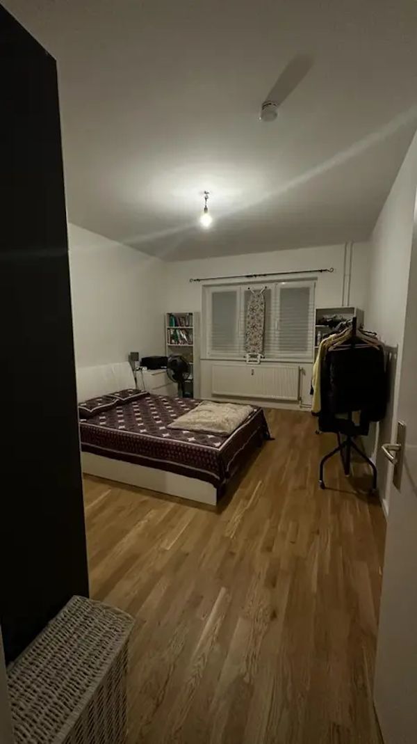 Bright and spacious 2 Room Apartment centrally located [15 mins from Alexanderplatz]