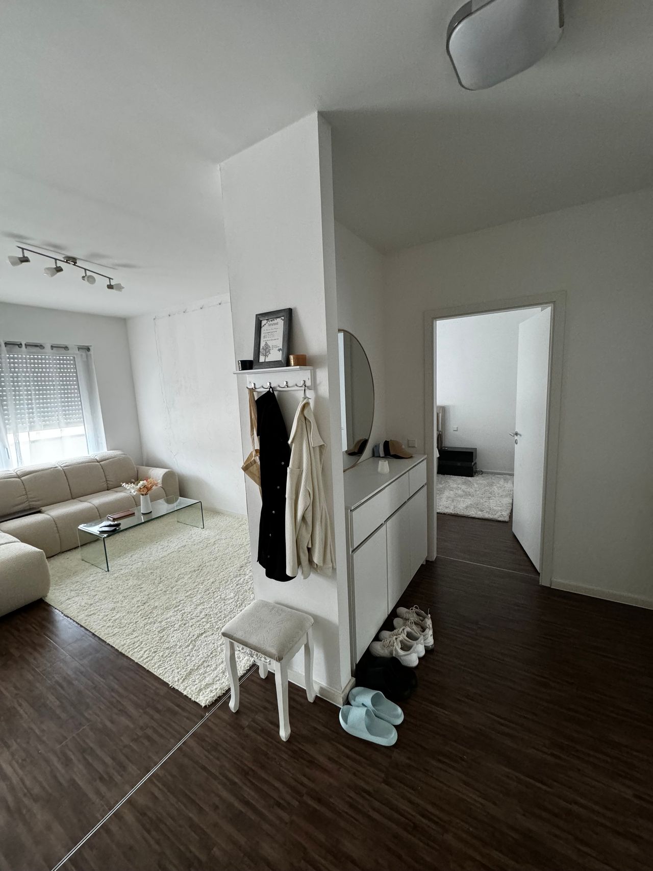 Clean and luxurious 2 bedroom apartment (64sqm)