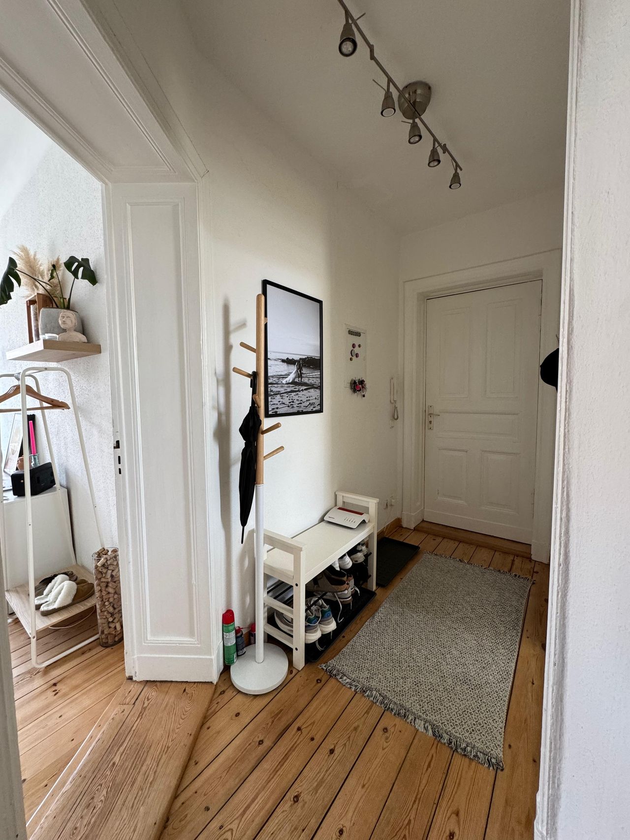 Furnished 1-Room Apartment with Balcony for Temporary Rent (1 Year)