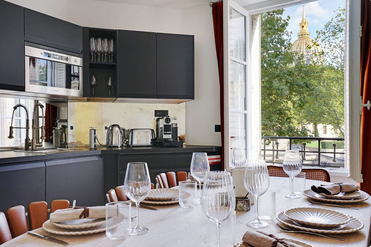 Spacious and wonderful apartment - Invalides