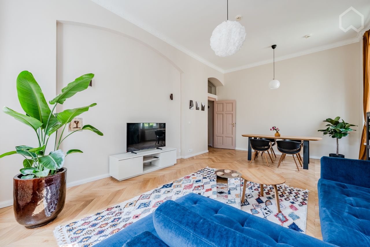 Spacious, sunny apartment in Tiergarten with inner courtyard use near Potsdamer Platz