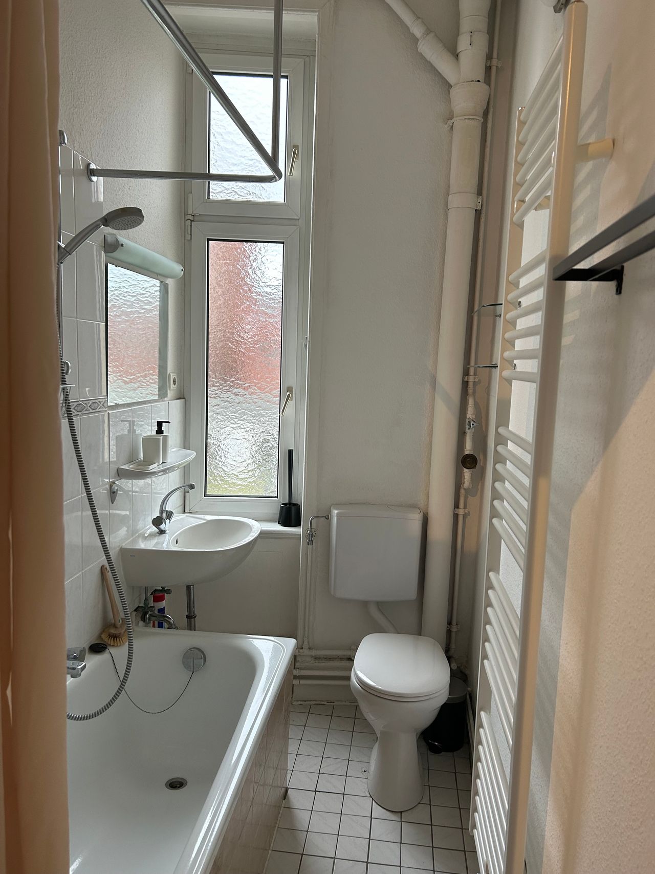 Charming 1.5-Room Apartment near Westbahnhof – Just One S-Bahn Stop to the Messe