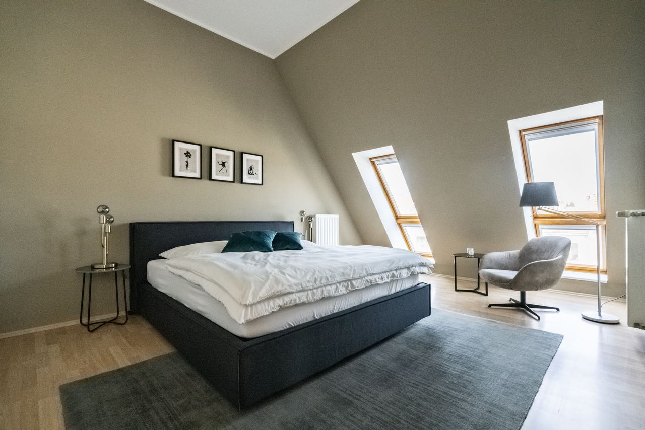 Brand new, elegant furnished 3 Bedroom Rooftop in Kantstr.