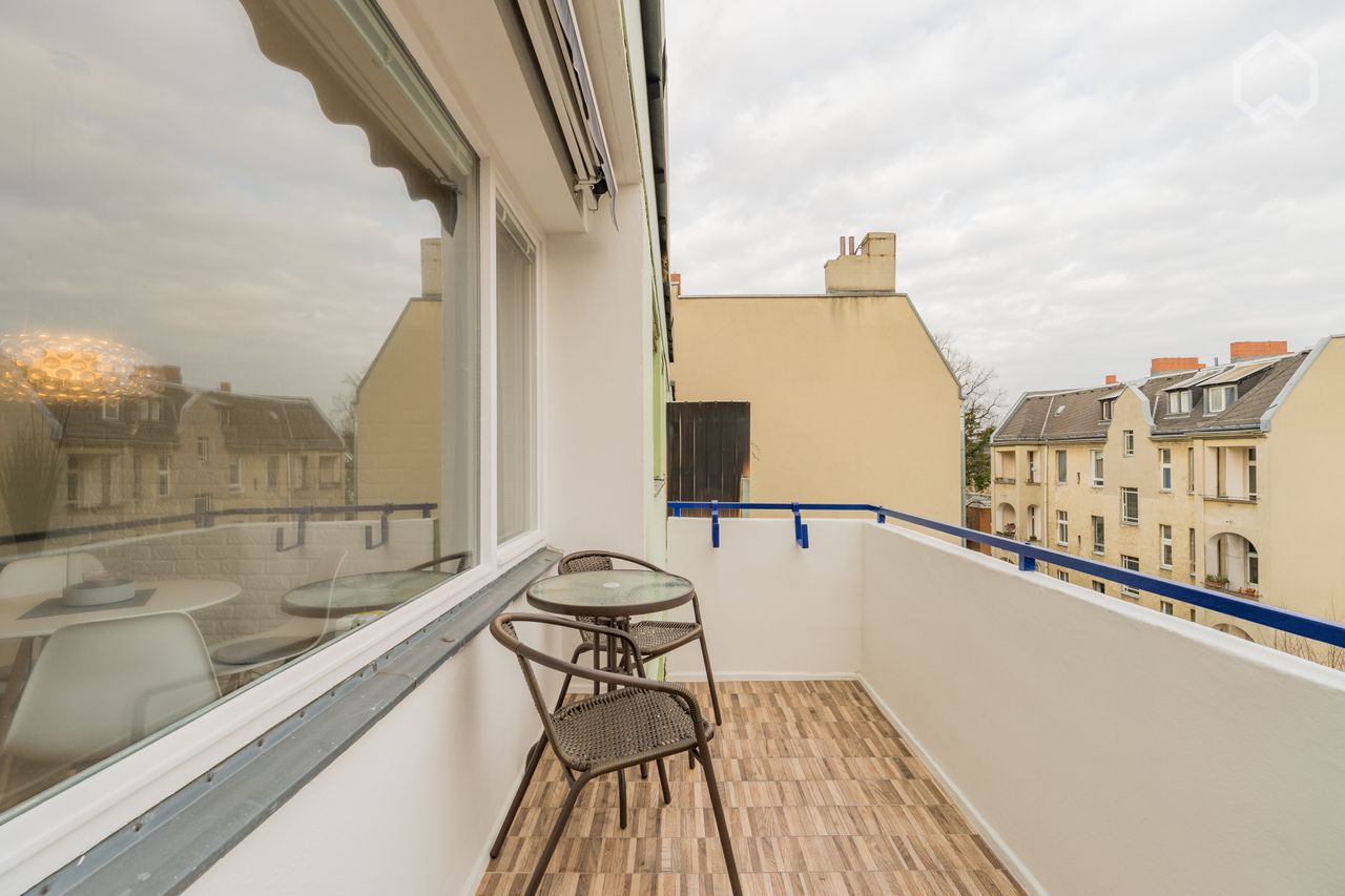 Sunny renewed two bedroom apartment with balcony and garage