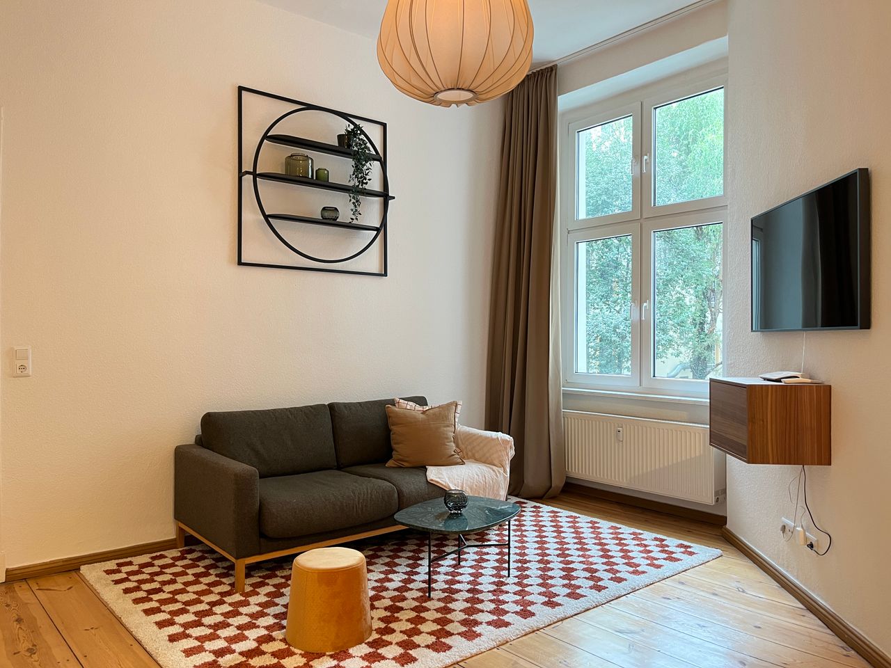 Renovated 2 Room Apartment in best location