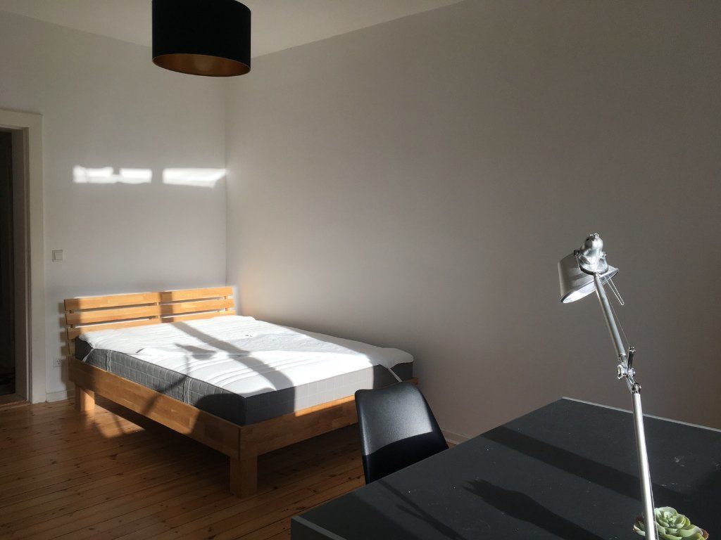 Light-flooded, completely renovated 1.5-room apartment in Steglitz, Berlin