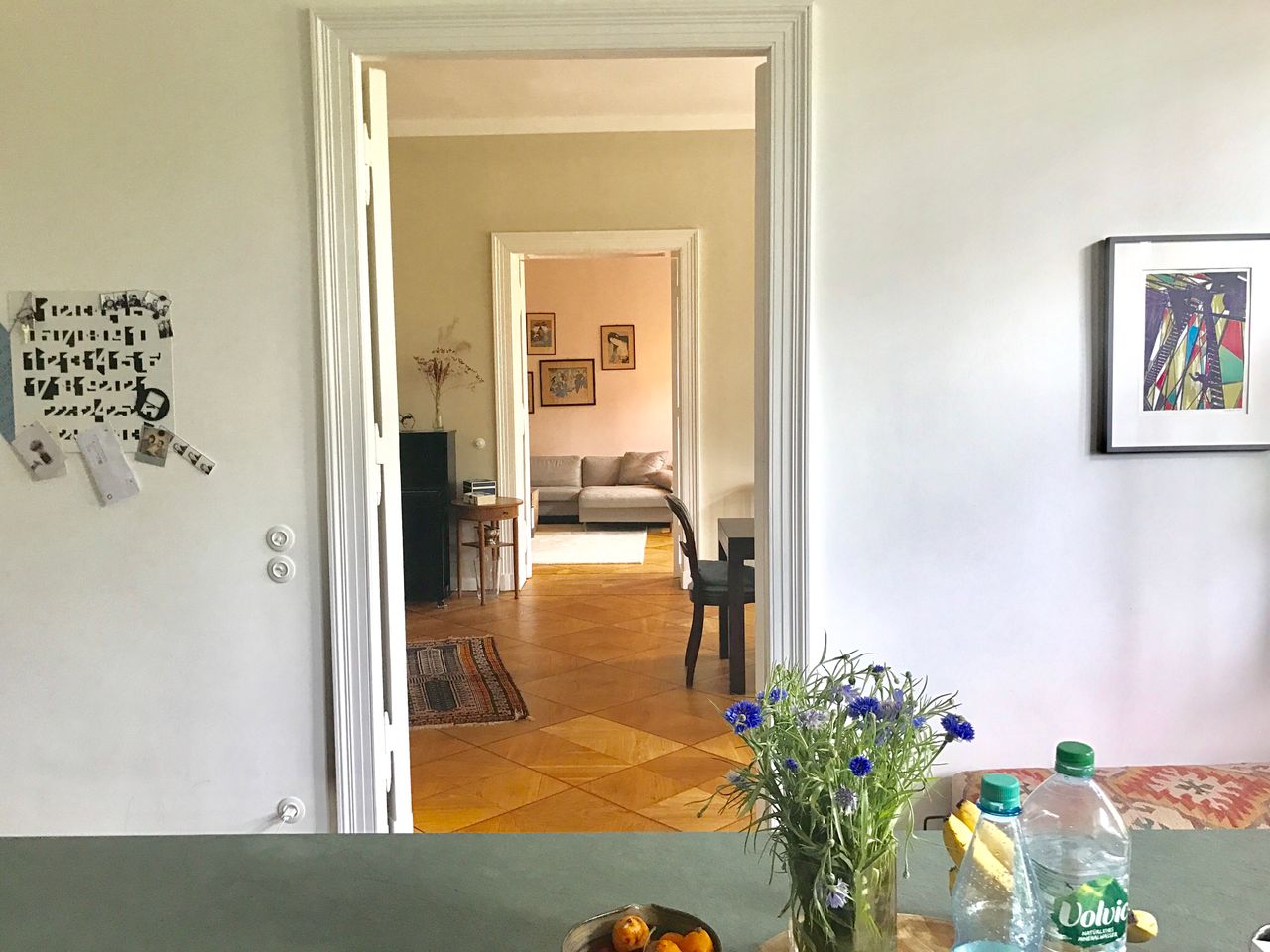 Experience the unique charm of an high-end equipped old building apartment in the heart of Kreuzberg!