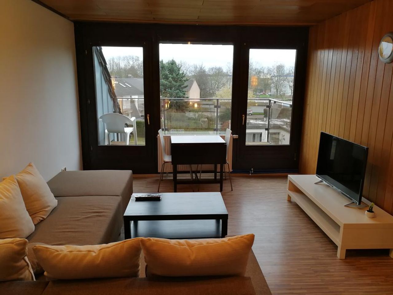 Lovingly furnished top floor apartment in Cologne