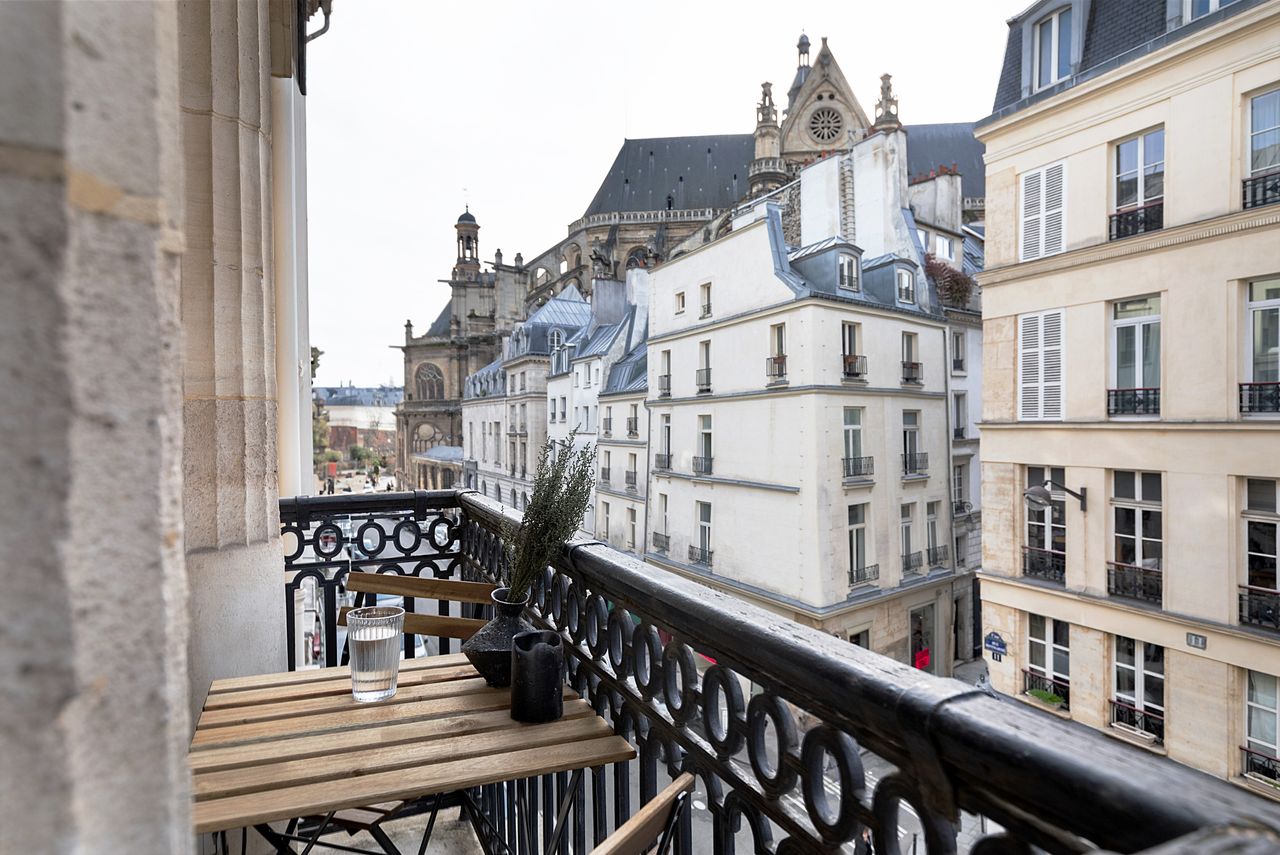 1 bedroom and balcony in Les Halles