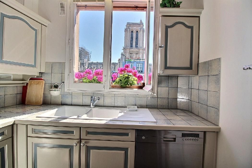 Rental Furnished Appartment - 1 bedroom - 60m² - Île de la Cité - Île Saint Louis - 75004