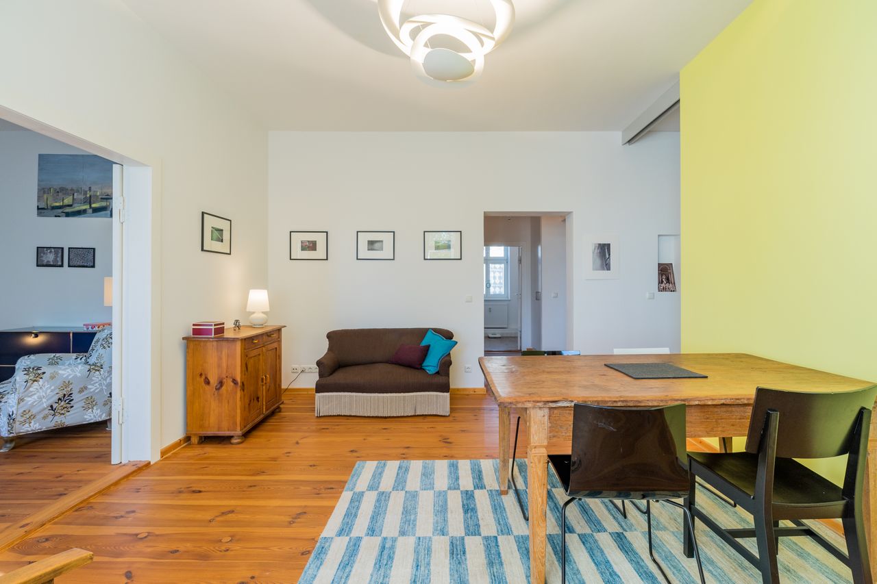 Beautiful light-flooded 3-room apartment with balcony centrally located in Schöneberg (Berlin)