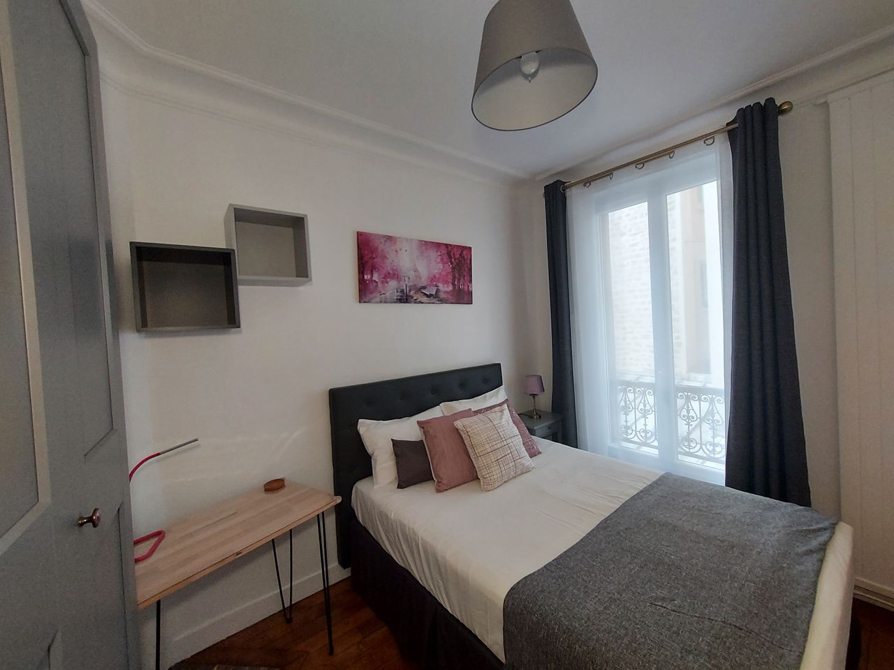 2 Bedroom flat close to Montmartre