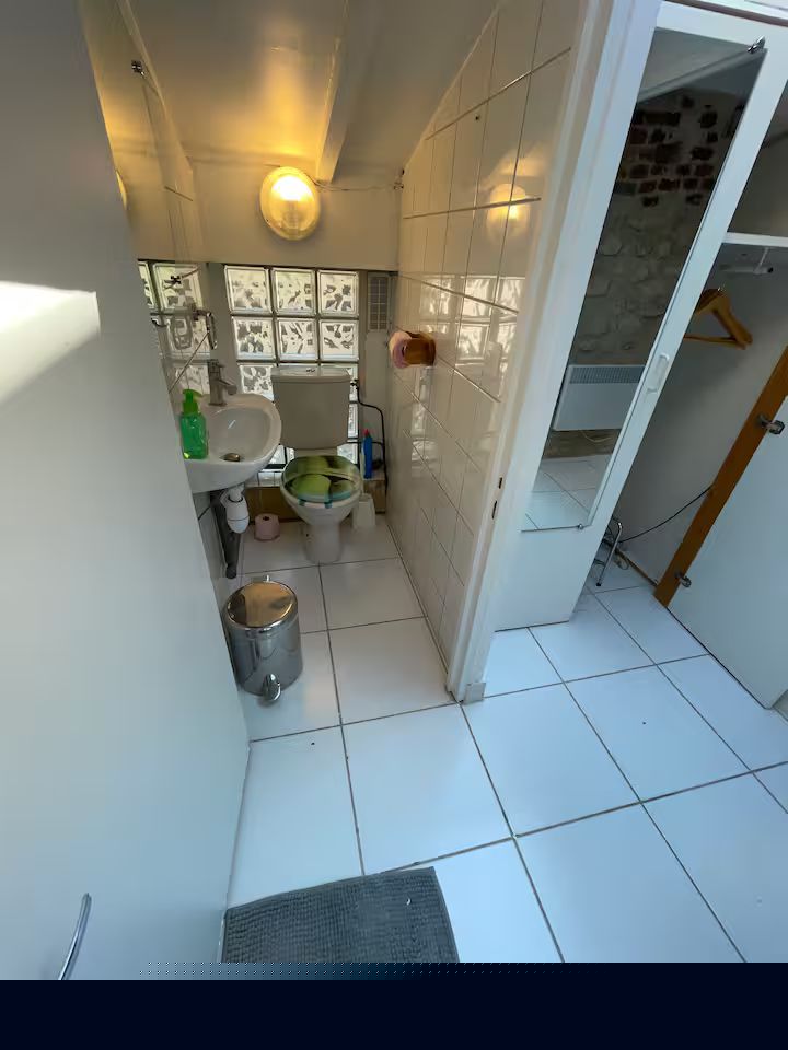 Charming 1-bedroom & 1-living-room house on courtyard in Butte-aux-Cailles, 5 min from metro.