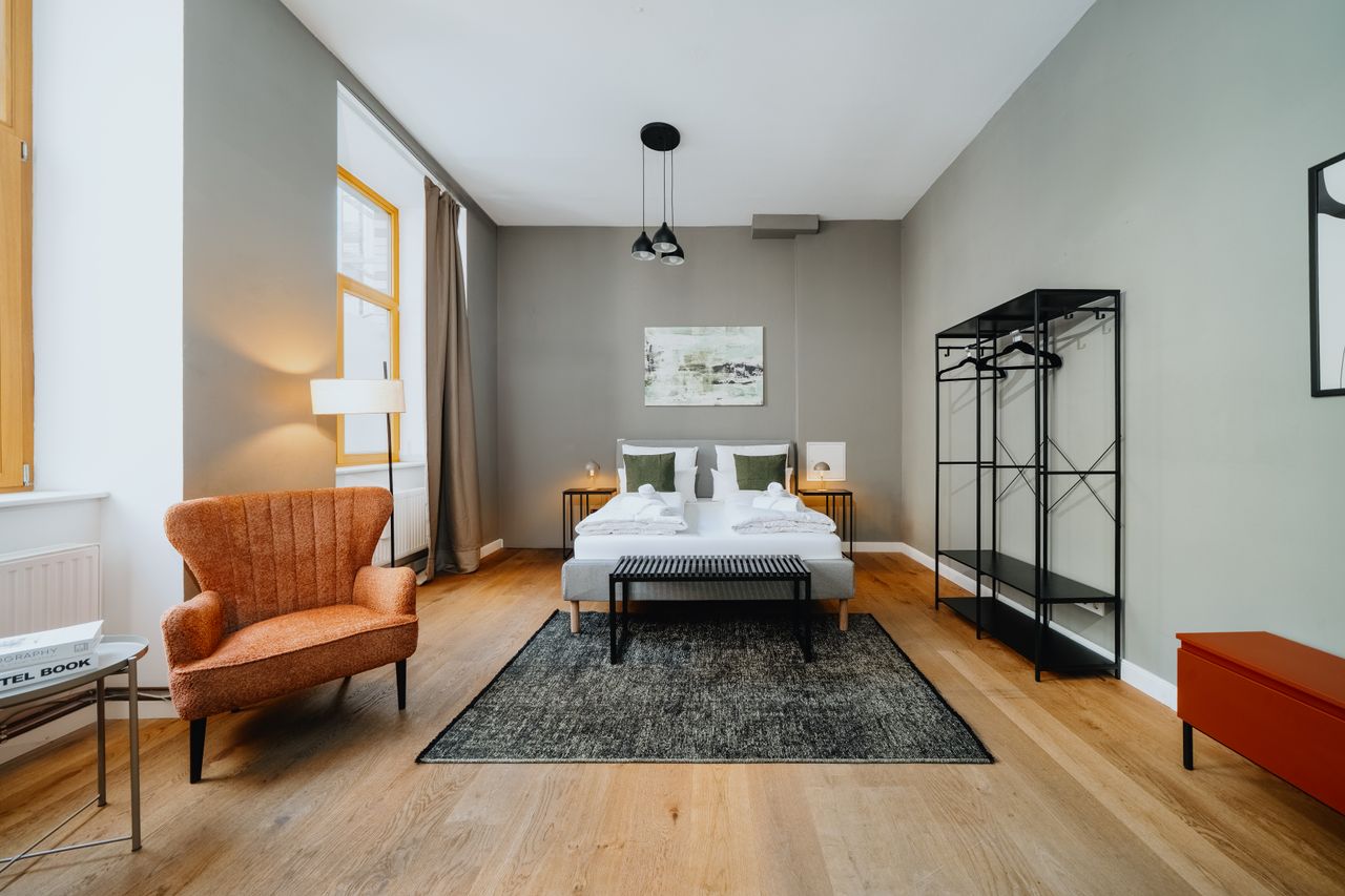 Fully Furnished 4-Room Apartment in Prime Location – Kastanienallee, Berlin