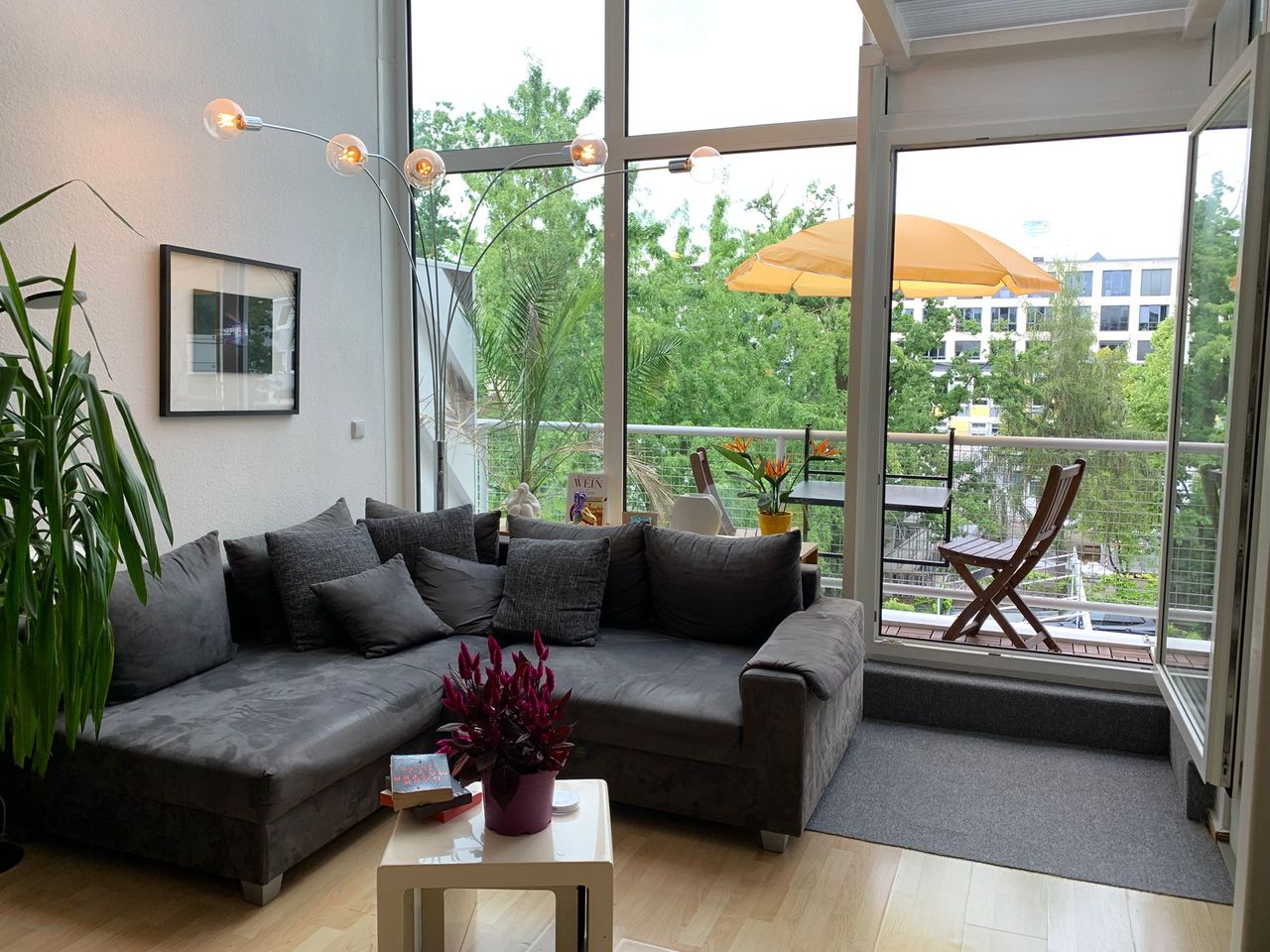 Fantastic fully furnished & fully equipped maisonette apartment directly in the city center with balcony