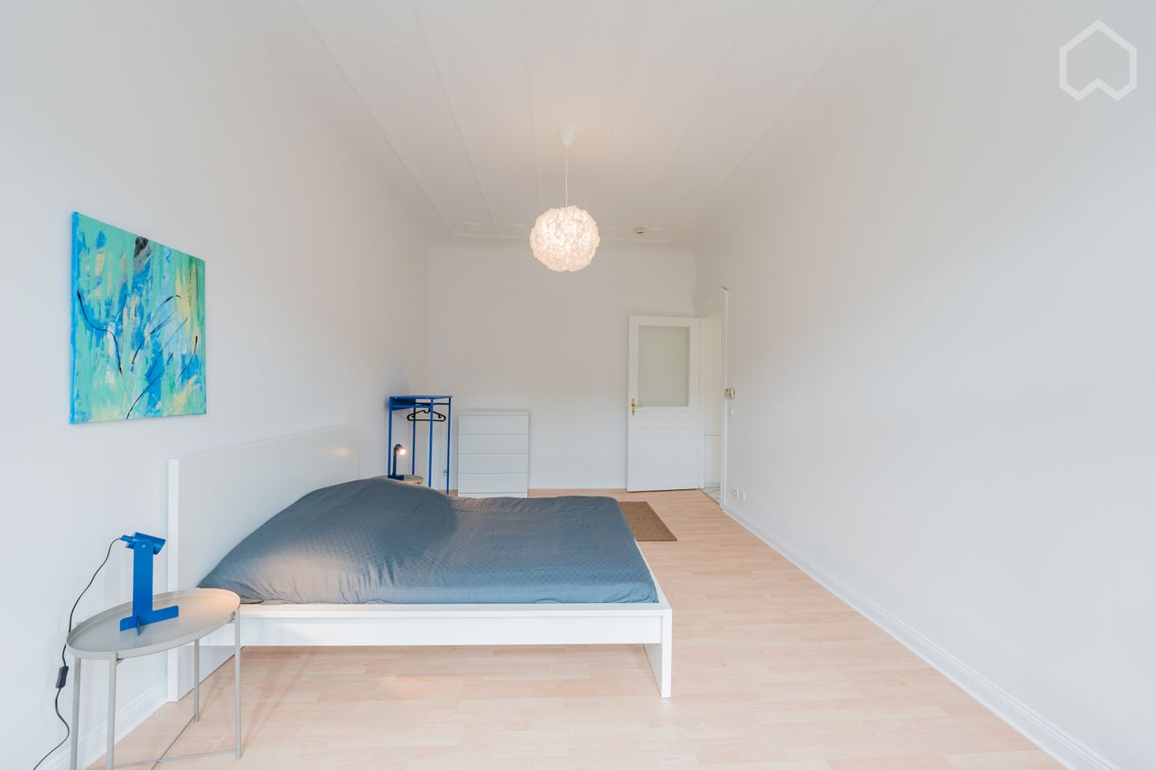 Light and airy apartment close to the Havel