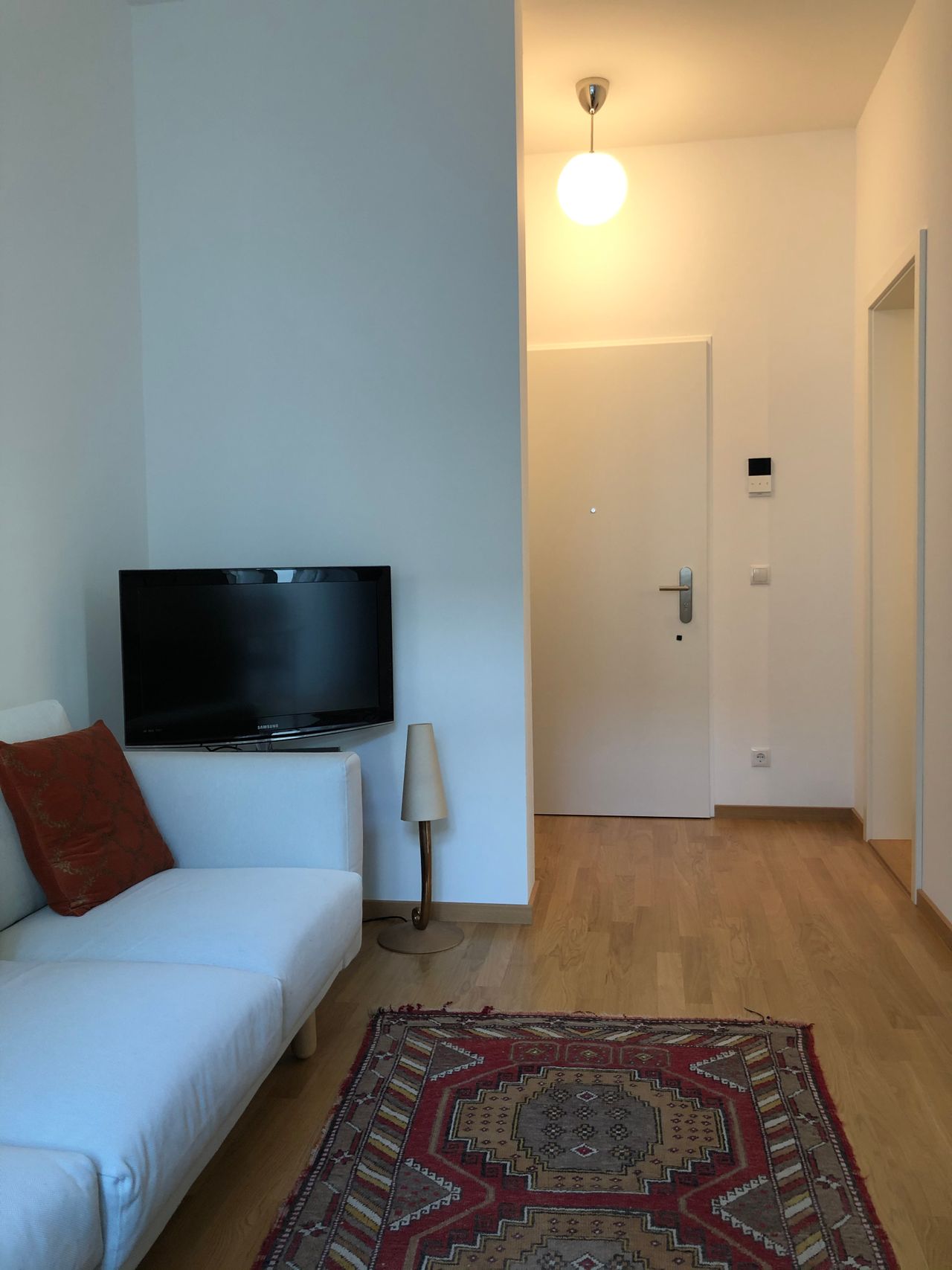 Modern, fully furnished business apartment in downtown Frankfurt