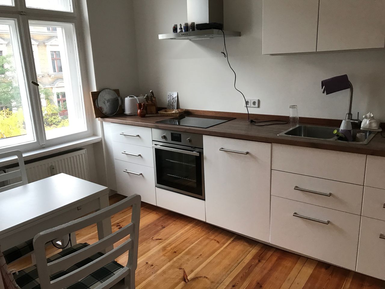 Komplett neu sanierte Altbauwohnung (56qm) im 4. OG mit Balkon im Berlin-Kreuzberg (Gräfekiez)