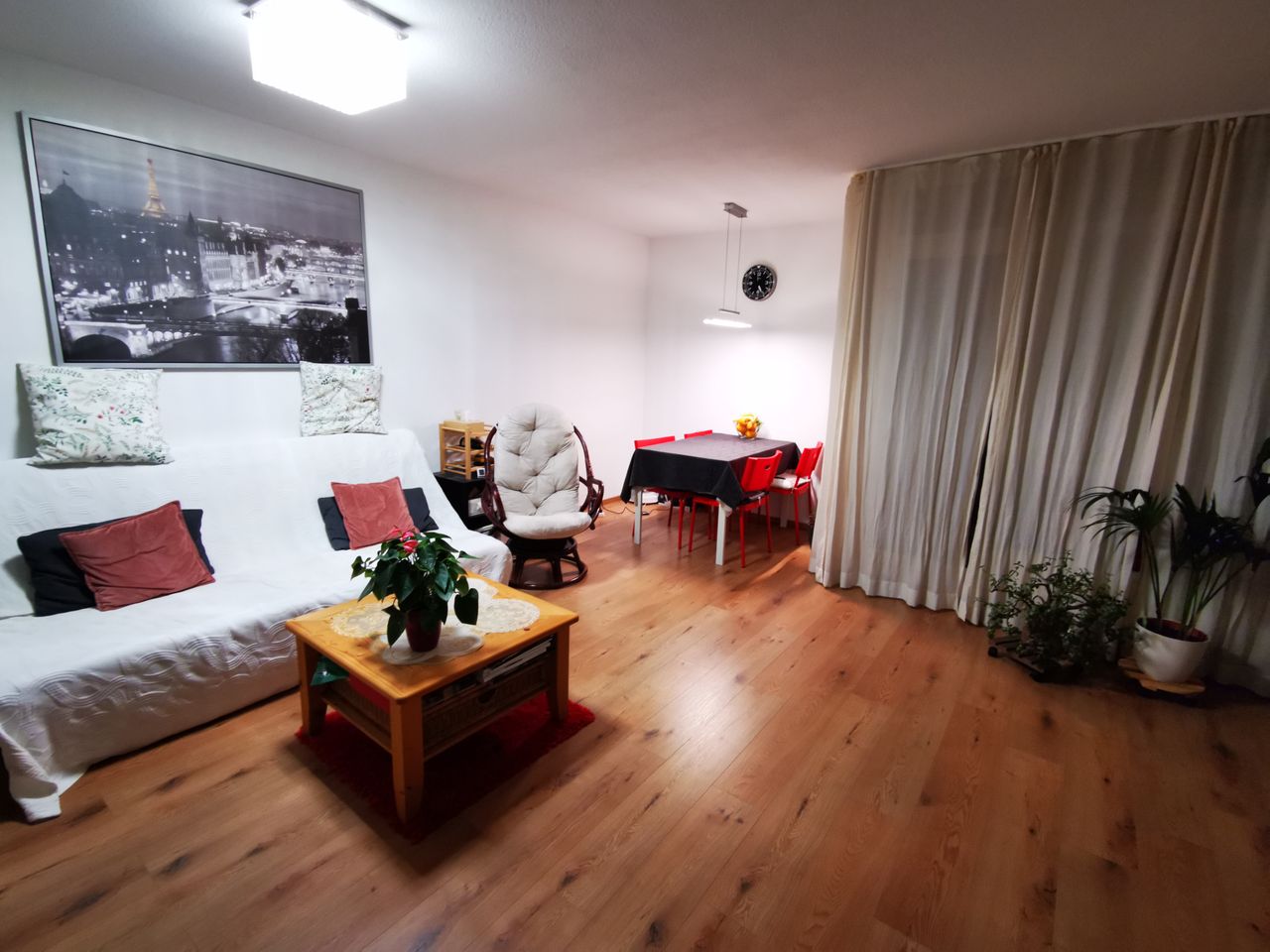 attractively furnished with balcony directly at the main station