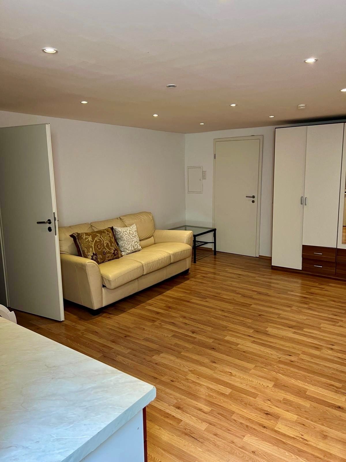 Stylish Fully Furnished Apartment – Renovated & Close to Düsseldorf Airport and Messe