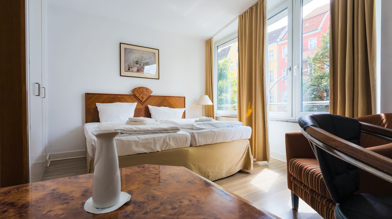 Perfect, fully furnished studio for a medium or long stay in the beautiful district of Charlottenburg.