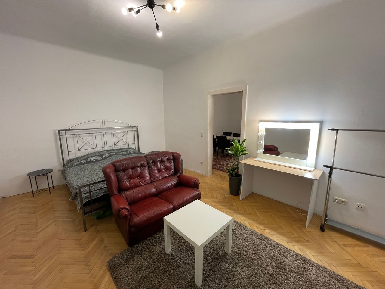 Great old building apartment in a good location with very good transport connections
