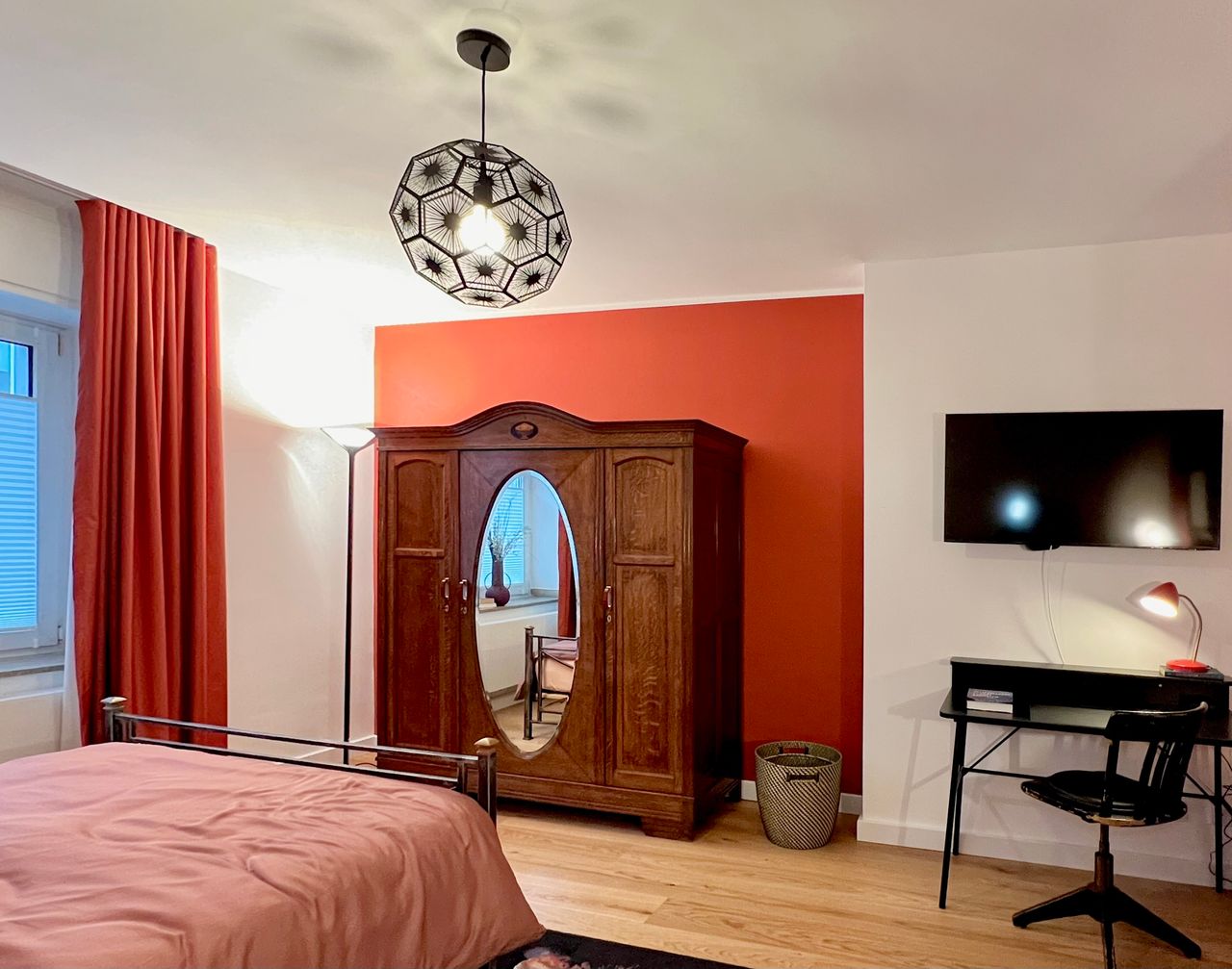 Stylishly Furnished Designer Apartment with Terrace in Düsseldorf-Pempelfort – Luxurious Living