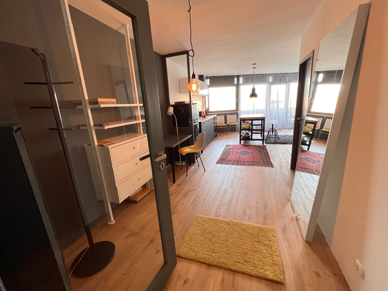 Bricht appartement in the middle of the city and absolutely quiet and ready to relax