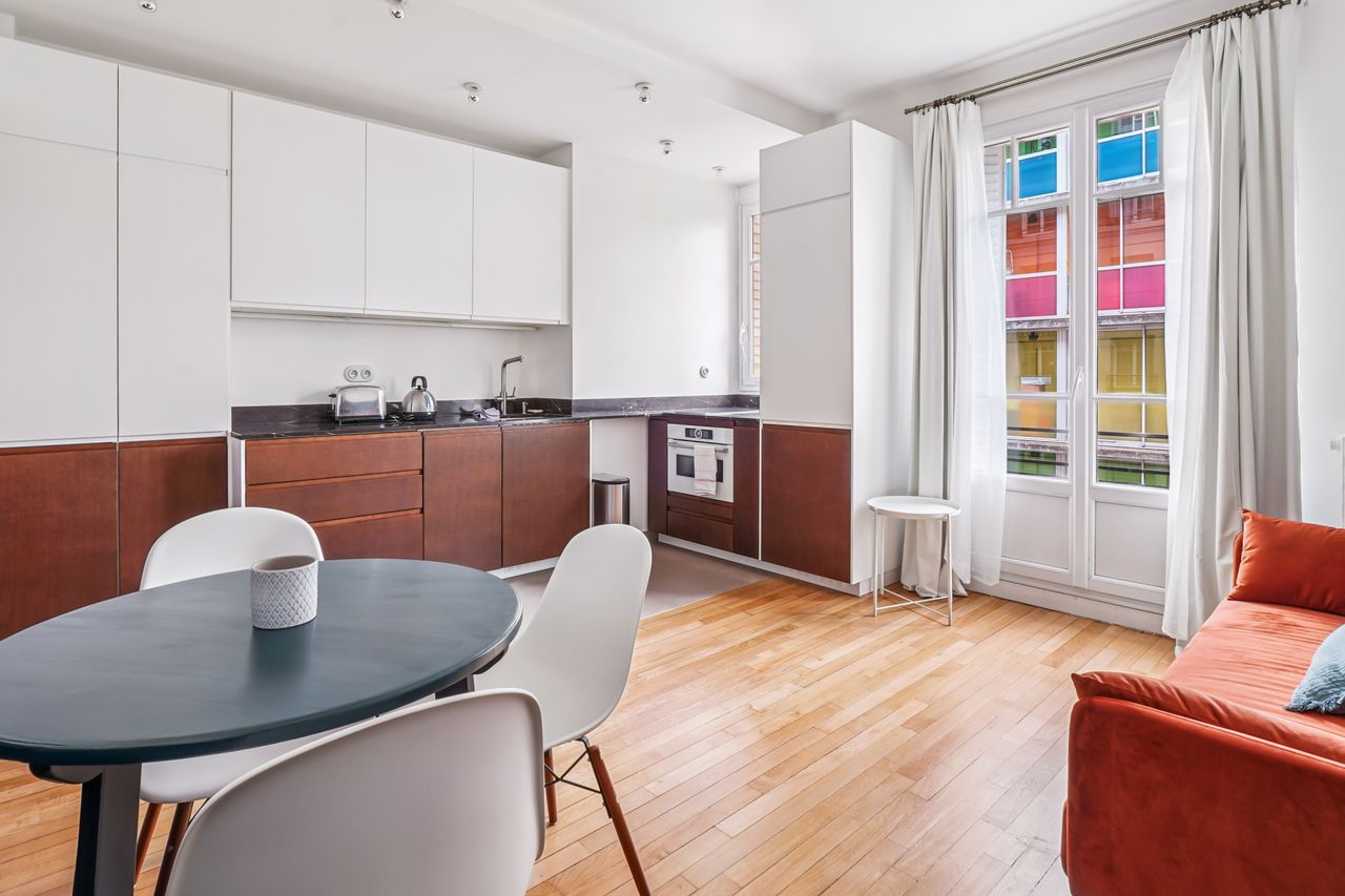 Recently renovated one-bedroom apartment/ rue Chanzy ID 454
