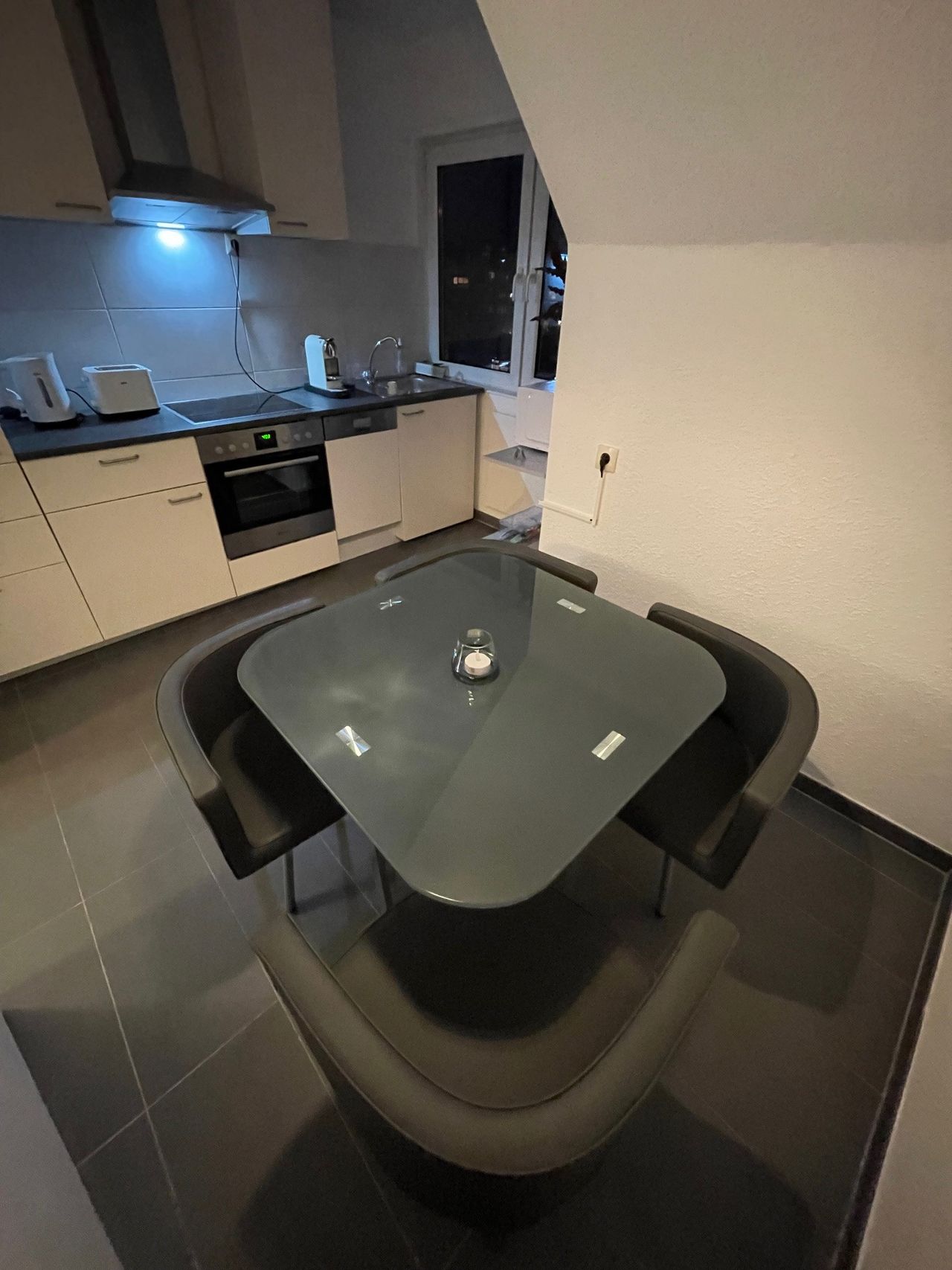 Modern, central apartment | max. 4 | Troisdorf, Cologne/Bonn | Netflix+parking space