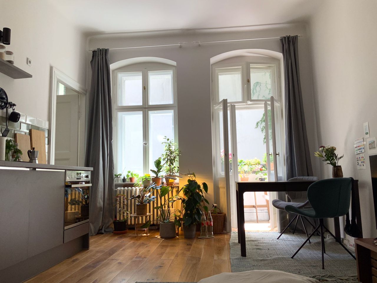Bright and cozy apartment with balcony in Weserstraße close to the canal