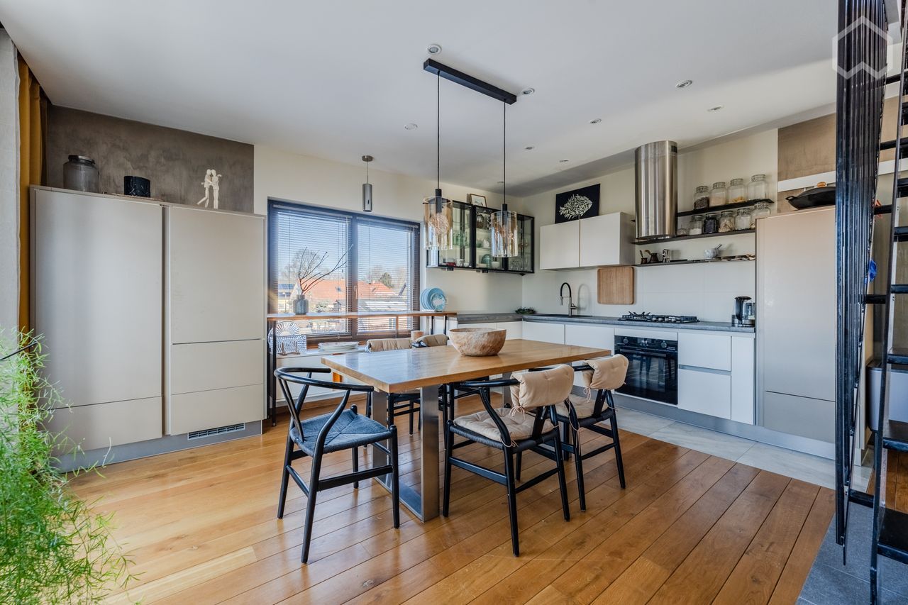 Shared architect's loft with 70m² terrasse