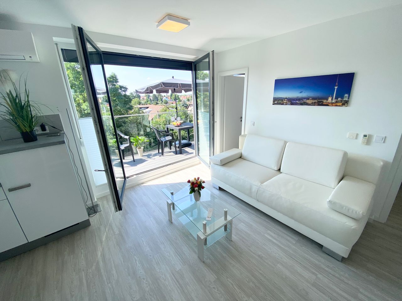 (13B) 2 room apartment with balcony only 5.4km from Alexanderplatz/free wifi
