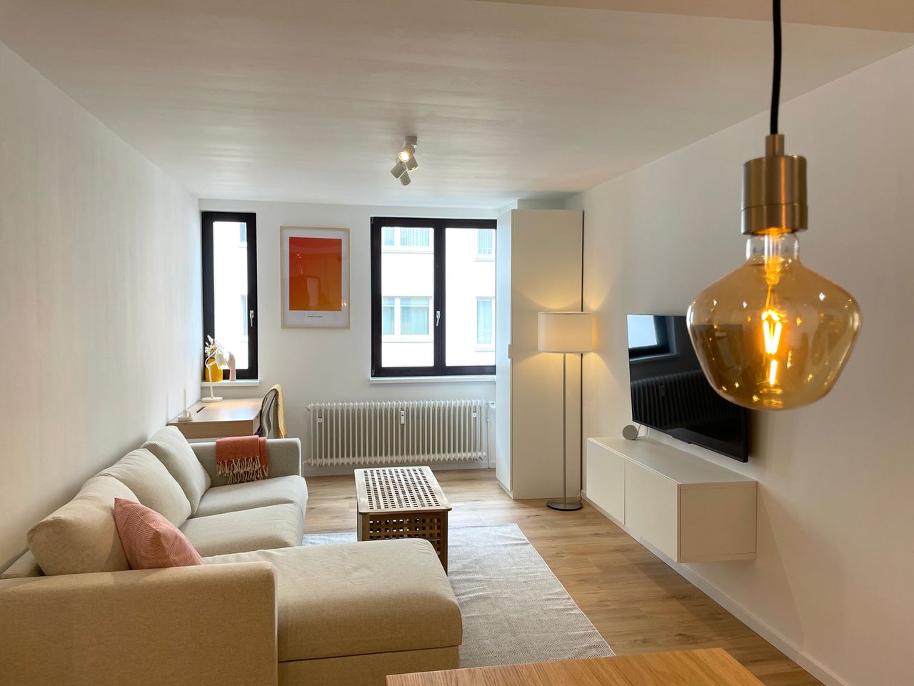 Prime location: Furnished two-room apartment with underground parking space in the most beautiful location of Mainz