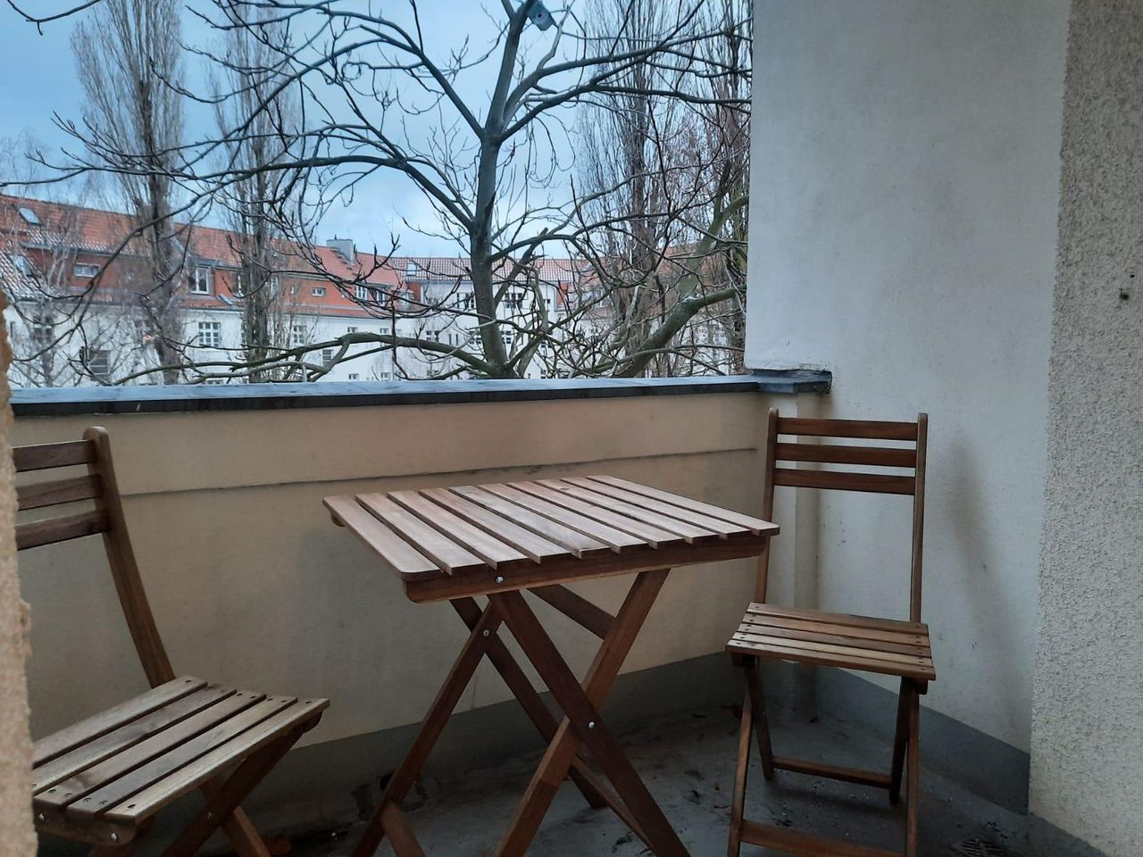 Completely new furnished, bright 2-Z. Old building on the 2nd floor with balcony, central location Schöneweide near the Spree river