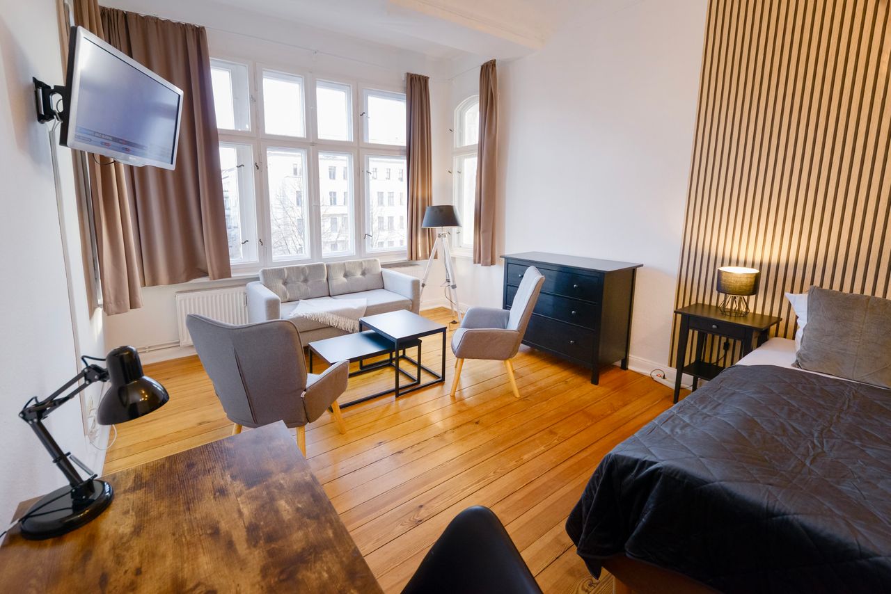 Apartment in traditional building with large living room and view across Greifswalder Strasse