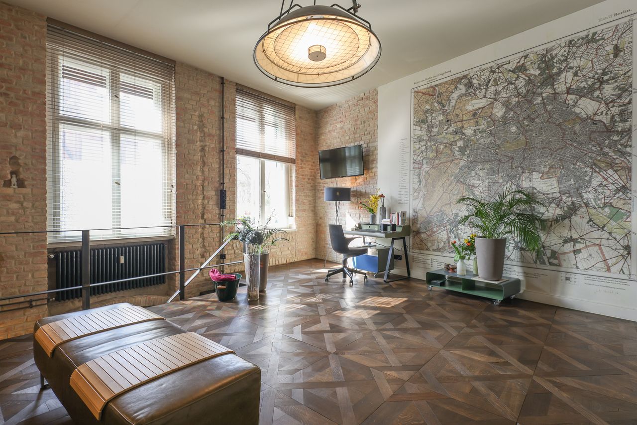 Unique maisonette apartment with loft character in the trendy district of Schöneberg, 15 min from KaDeWe