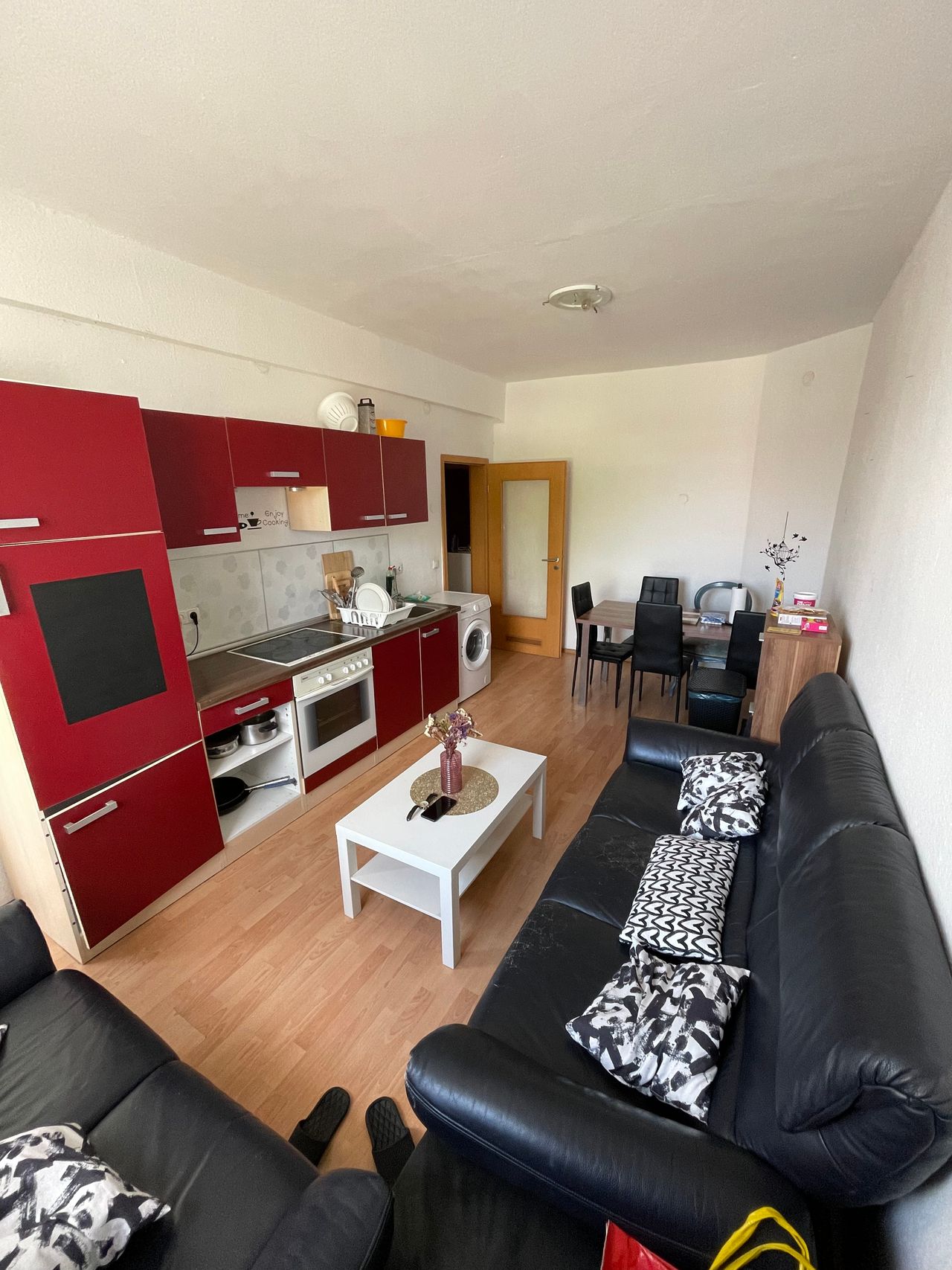 1 room available from August 2025 in a nice 2-room shared flat near Essen main station!